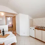 Skriveni Dvori Apartment
