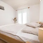 Skriveni Dvori Apartment Vodice