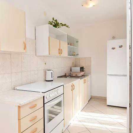 Skriveni Dvori * Vodice