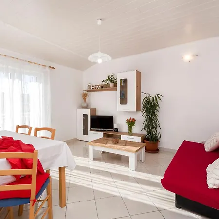 Skriveni Dvori Apartmán *