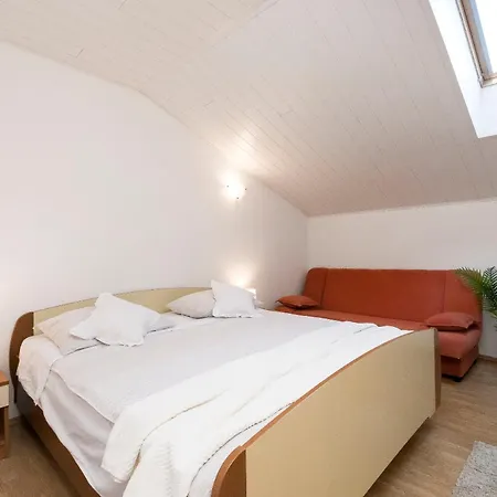 Skriveni Dvori Apartmán *