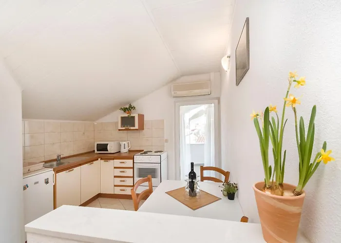 Skriveni Dvori * Vodice